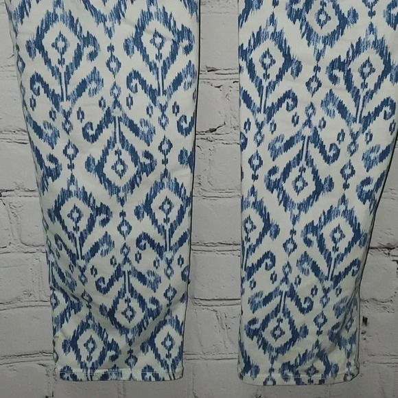 Chico’s So Slimming Stretch Blue and White Ikat Patterned Jeans Size 2.5 - Picture 9 of 16